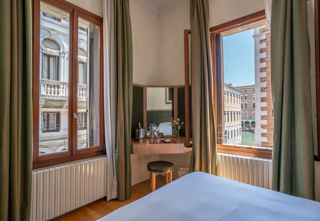 Zimmeranmietung in Venedig - Double Canal View with Balcony
