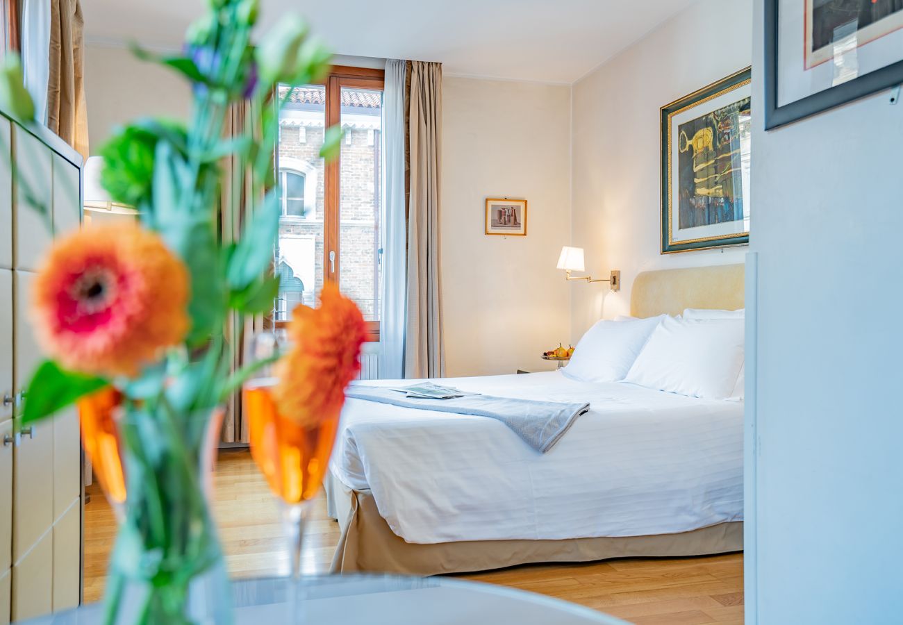 Rent by room in Venice - Double Canal View 2 