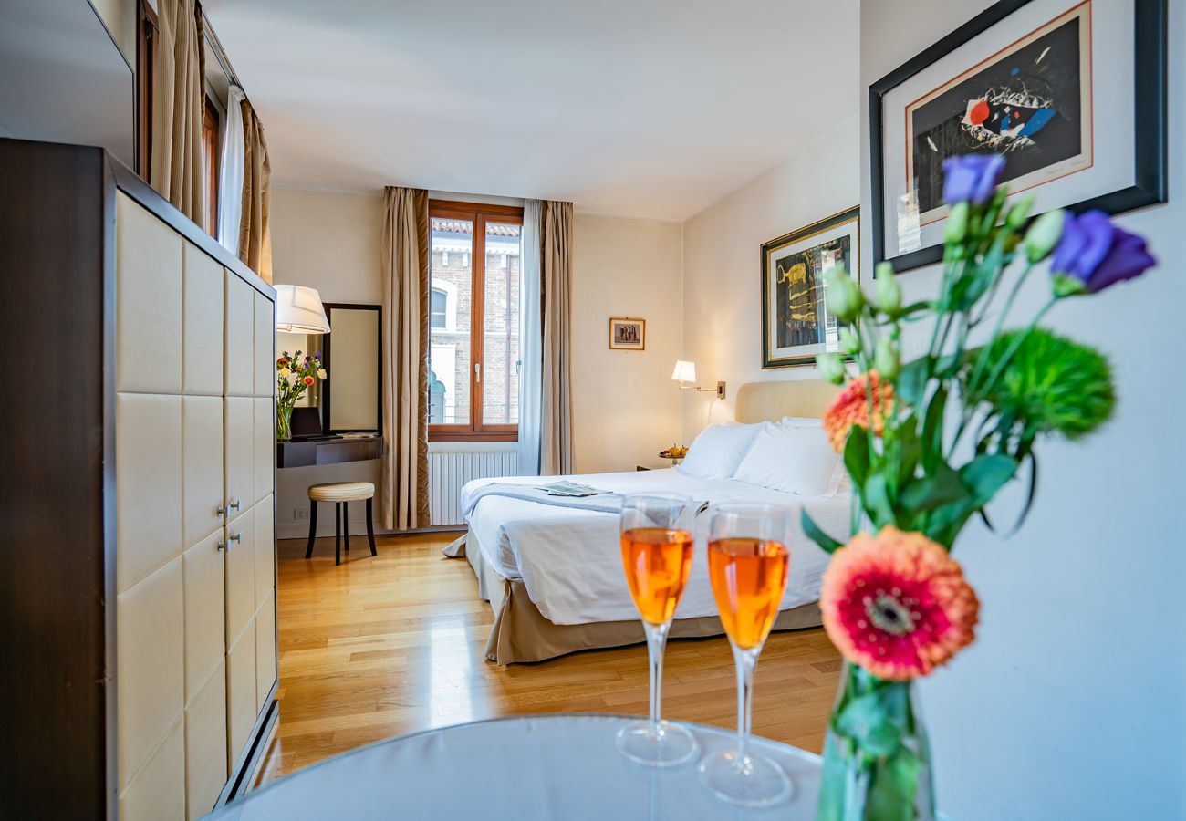 Rent by room in Venice - Double Canal View 2 