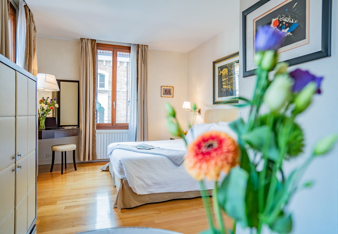 Rent by room in Venice - Double Canal View 2 