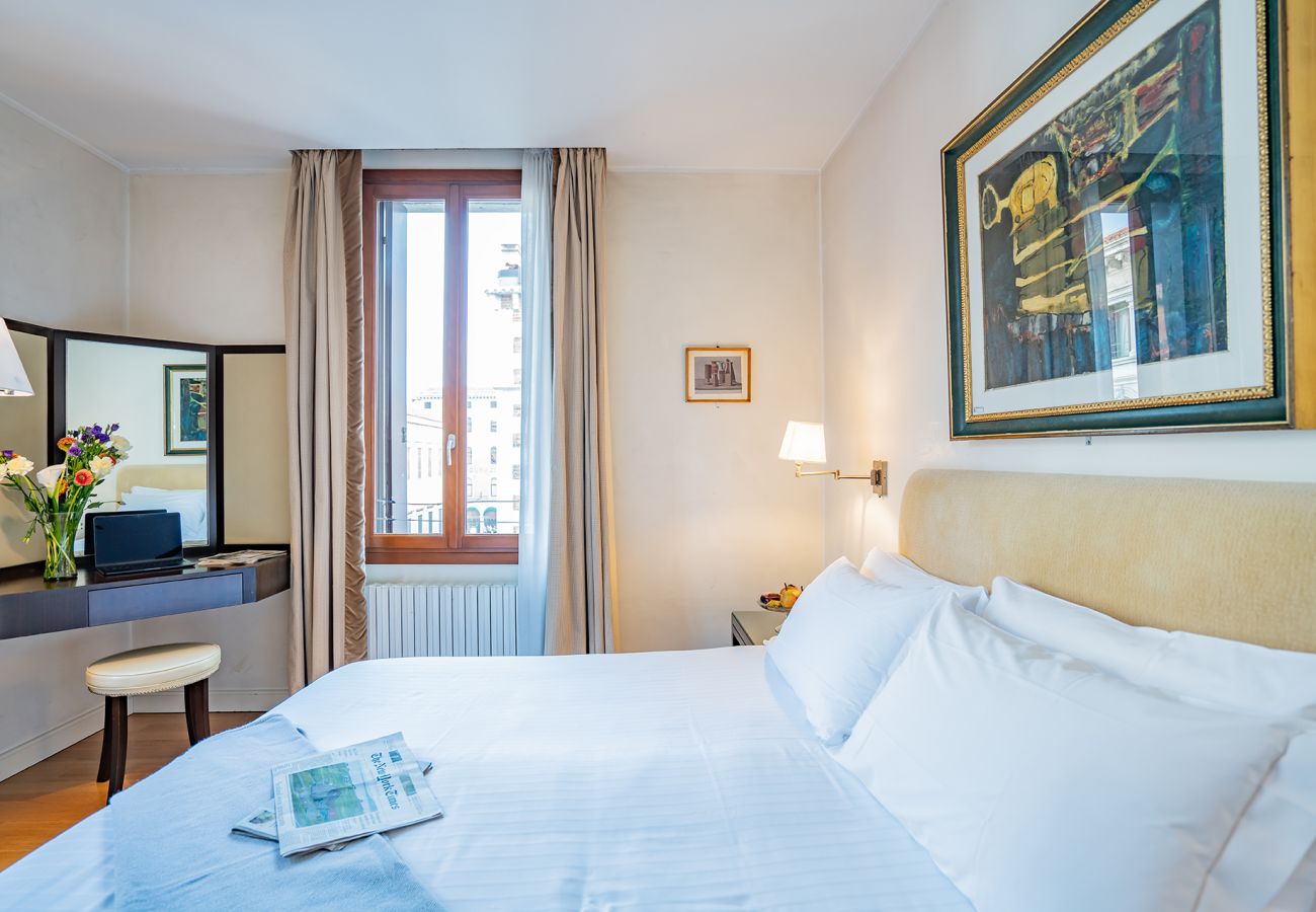 Rent by room in Venice - Double Canal View 2 