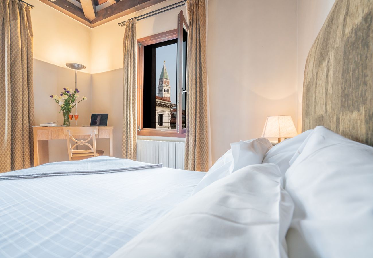 Rent by room in Venice - Double Canal View 3 