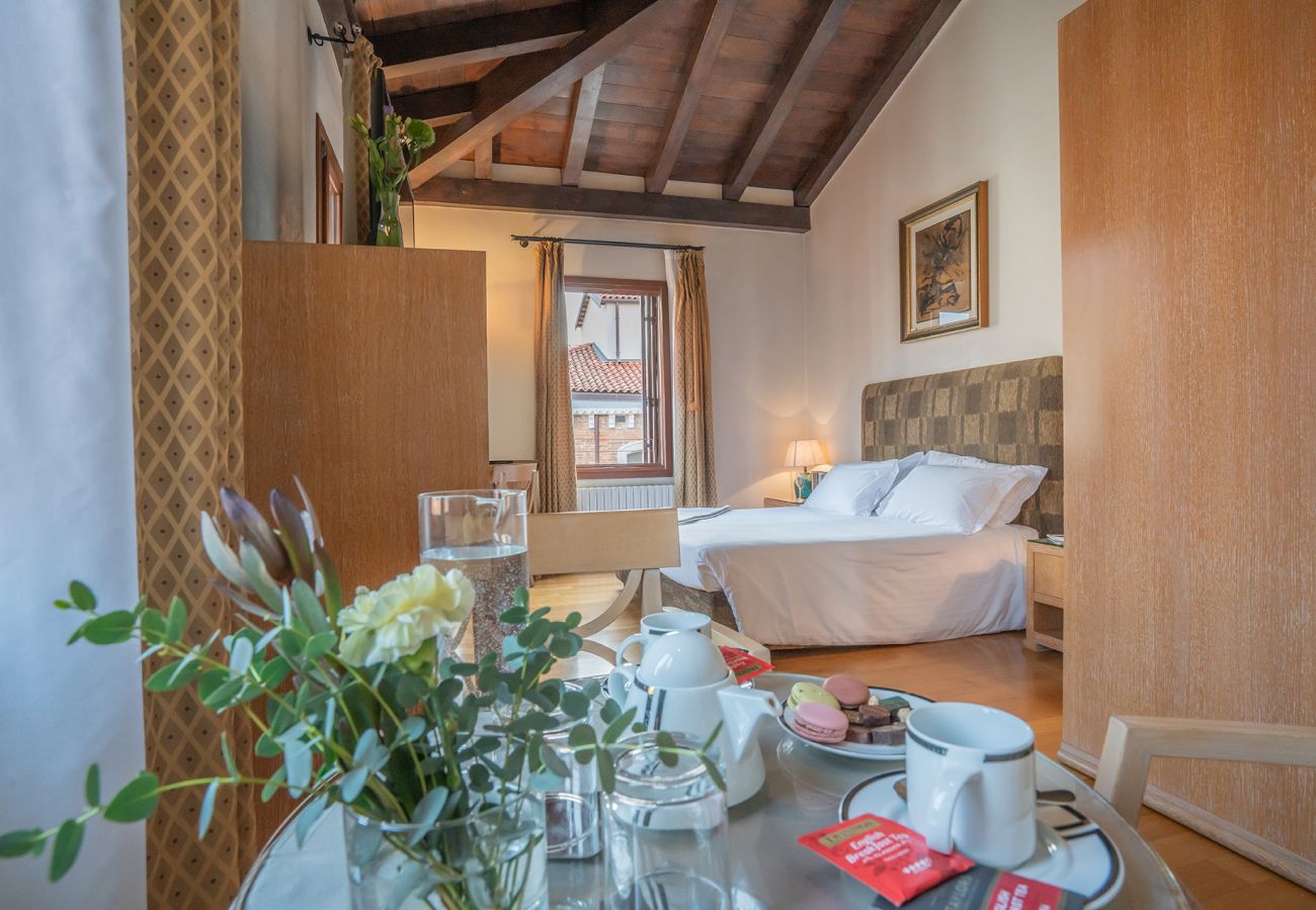 Rent by room in Venice - Double Canal View 3 